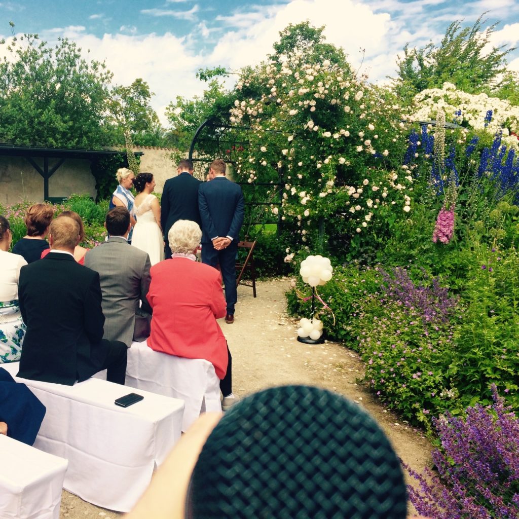 Hochzeitssängerin Bine Trinker aus München zur Hochzeit in Kirche, Standesamt, freie Trauung buchen