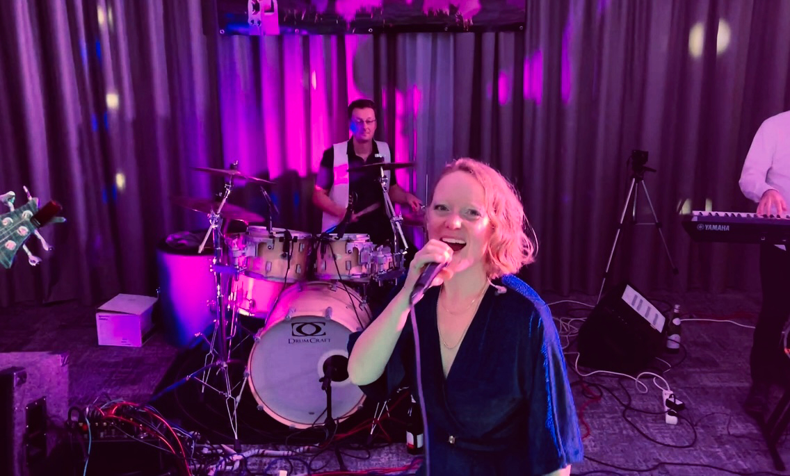 Bine Trinker Hochzeitssängerin Sängerin München Partyband