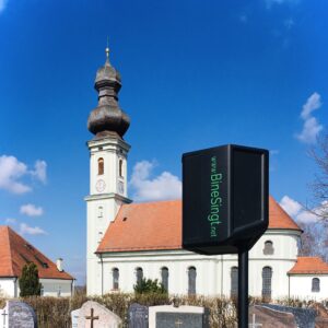 Sängerin für Beerdigung und Trauerfeier auf dem Friedhof am Grab ohne Stromanschluss